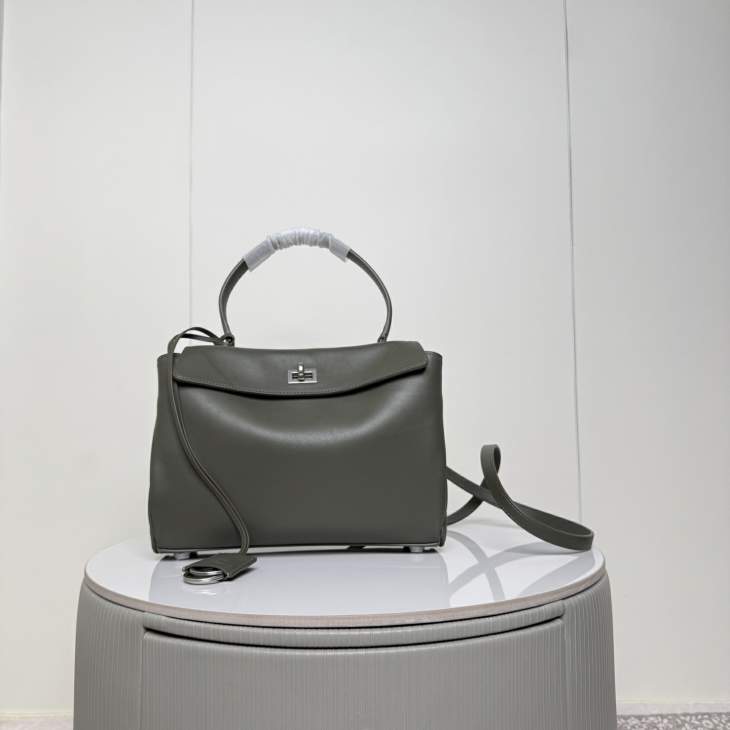 Picture of Balenciaga Handbags _SKUfw241227226fw